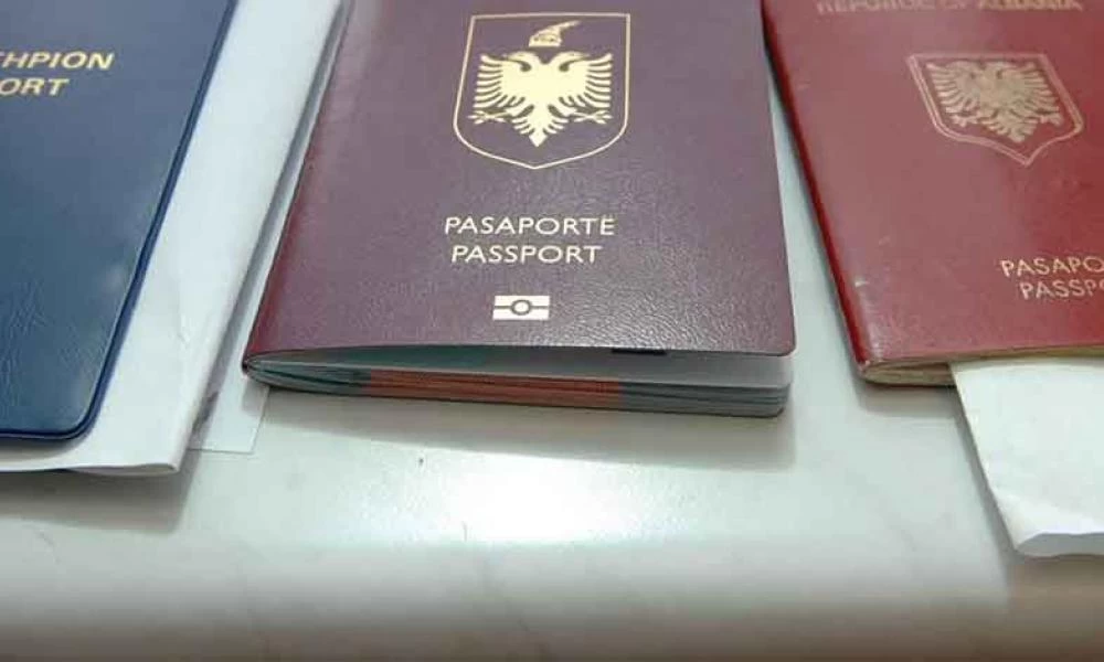 Αστυνομικοί πουλούσαν πλαστά διαβατήρια έως και 40.000 ευρώ!!!